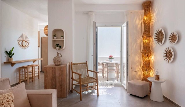 Comfortable House in Pounda, Close to the Beach and Port to Antiparos – Shared Pool Access