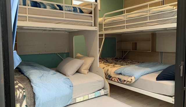 Containertrailer D 1 unit can accommodate up to 6 /Kashiwa City Chiba