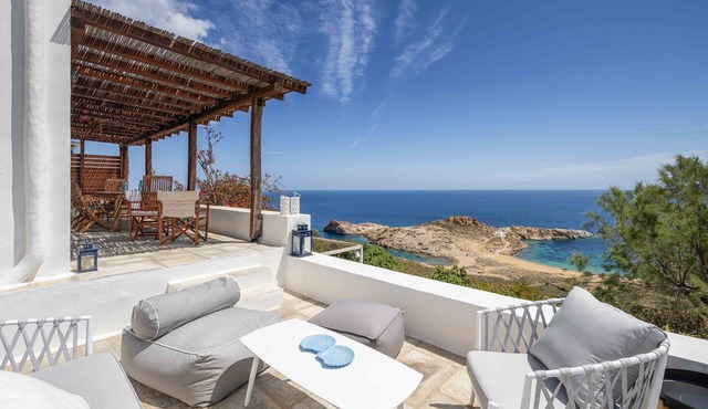 Country house "Agios Sostis" with a jacuzzi and close to the beach