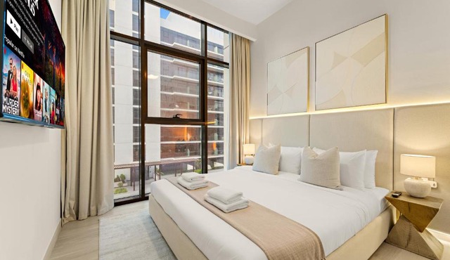 Cozy 1BR with Pool View & Balcony
