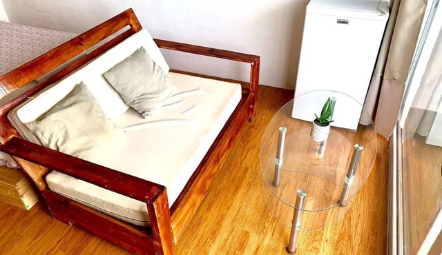 Cozy and basic private unit in lovely Jaco with WiFi, AC, across from the surf