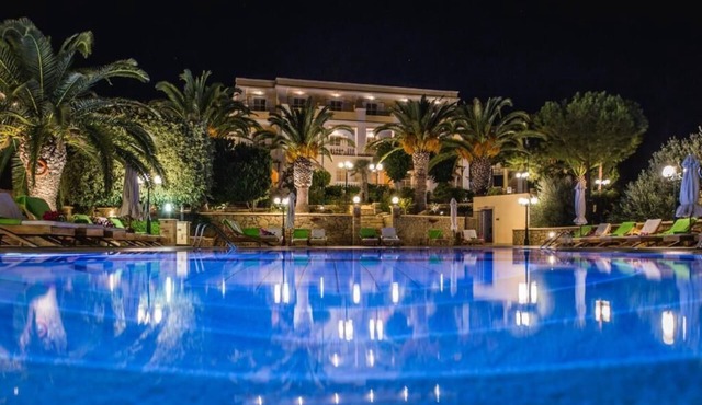 Crithoni's Paradise Hotel