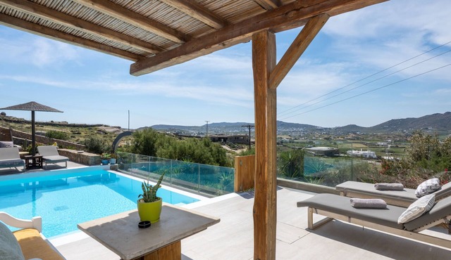 Deluxe Apartment with Kitchen and Shared Outdoor Pool