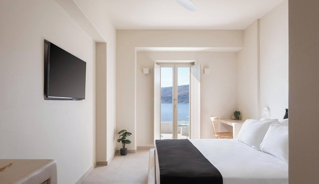 Deluxe Double Room 2 By Yerma Suites Limeni