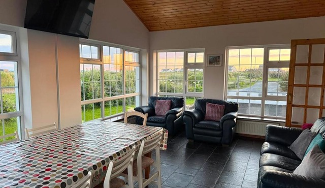 Denmar Spacious coastal bungaow
