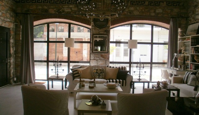DETACHED FULL FURNISHED STONE BUILD NEAR R.R STATION AND RIVER NESTOS