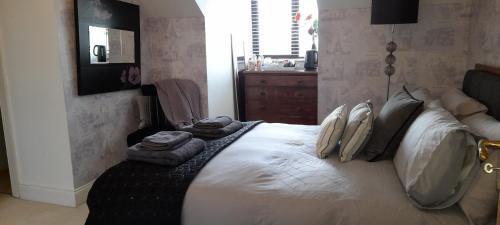 Double Bed in Loft Space with En Suite