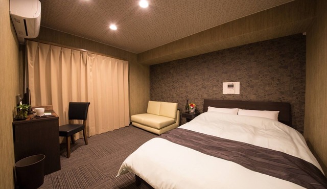 Double room with extra bed/Osaka city Ōsaka