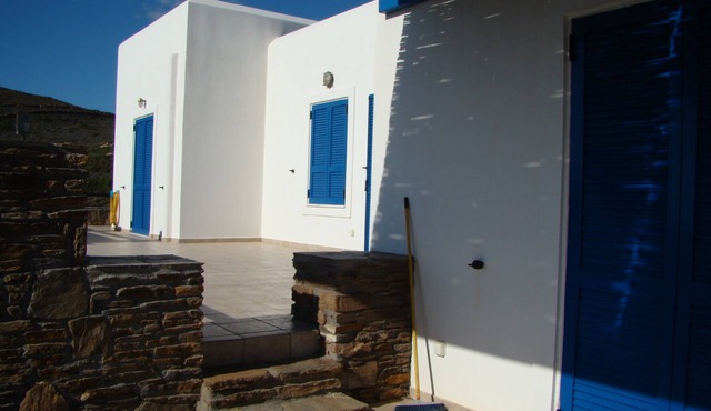Eco friendly house (electricity and hot water from the Sun), water well for the