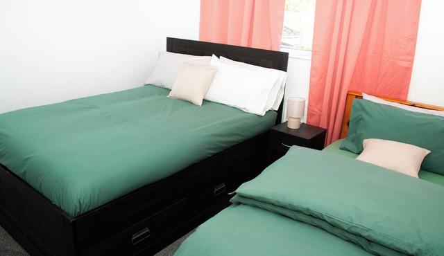 EEE HOMES WOLVERHAMPTON: A pleasant 3-bedroom house with WiFi.