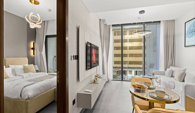 Elegant 1BR w/Bedroom Balcony in Sobha Crest