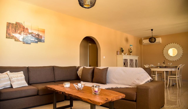 Elegant Apartment With Spectacular View Next To The Ammopi Beach