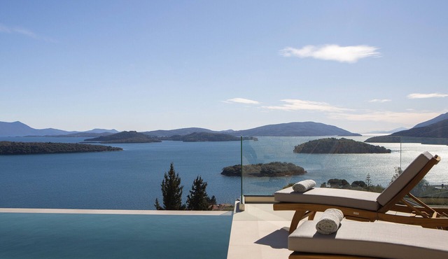 Elegant stone-built Villa, with heated pool and amazing view