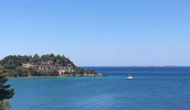 Elegant Studio with sea view (Unit J)
