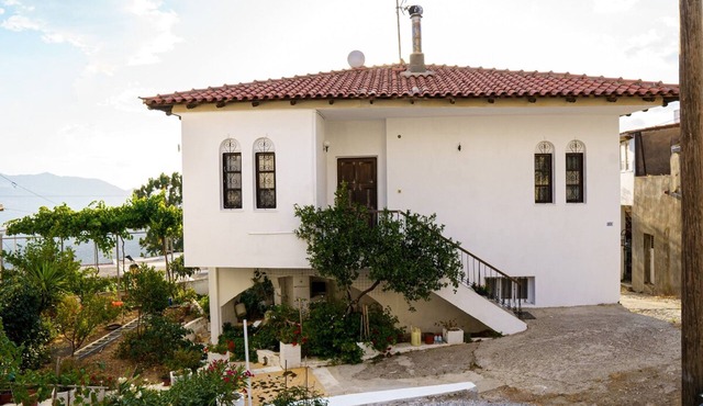 EMPHASIS Traditional House