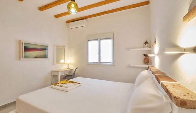 Eressian Lodgings | 2BR + Living Area Near Beach