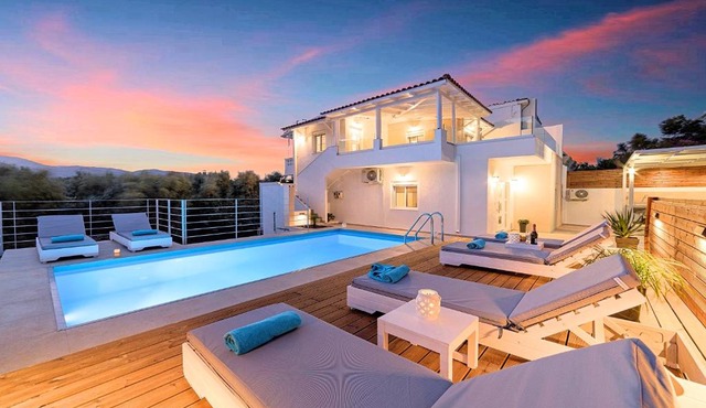 Etoile Villa Heated Pool