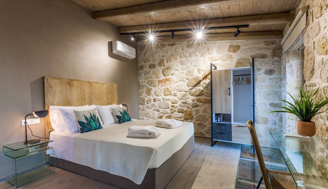 Evangelia Casa, comfy stay, centrally, with views!