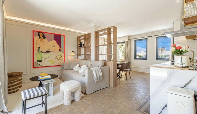 Exceptional Penthouse, 2 BDR Suites, 3 spacious terraces, Sea view, Elevator, AC