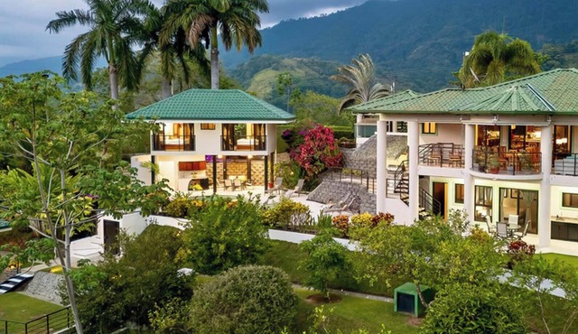 Exclusive 5-bedroom Villa, Beautiful Ocean Views!