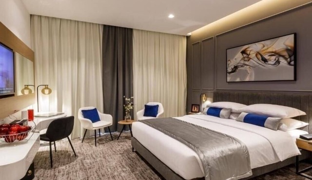 Executive Room Near Dwtc Downtown By E R