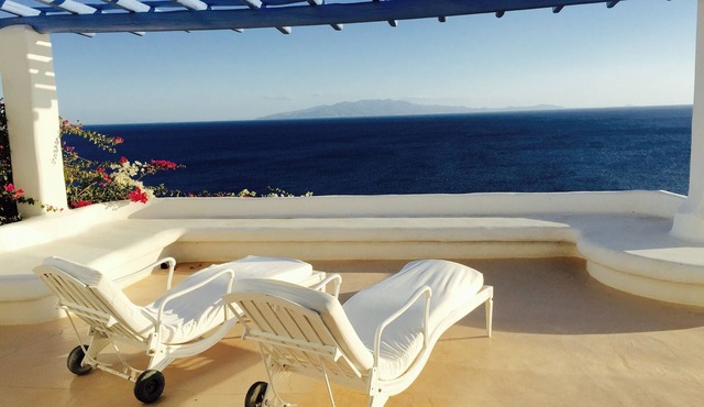 Exquisite seafront 5 bedroom villa