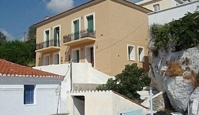 Flat in Stenies near capital of Andros, Greece, amazing views of village and sea