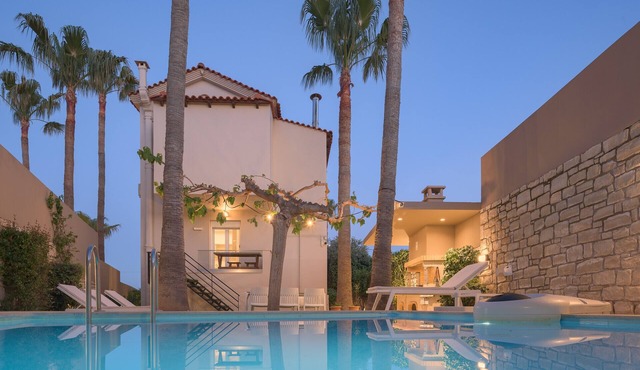 Foothills Blue villa, Private pool, Near the beach