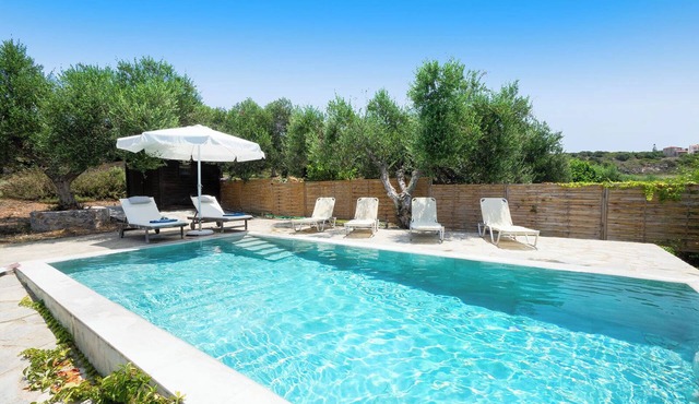 Fortino Villa, 1 BD and attic, pool, near the sand
