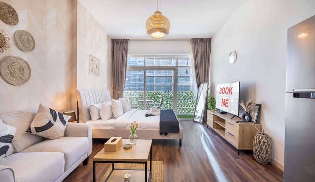 Free housekeeping visits during your stay - StayShort - Calm Studio Apartment Right by the Golf Courses in Sports City