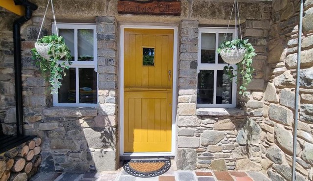 Frontview Cottage - Two Bedroom - Sleeps 6 guests