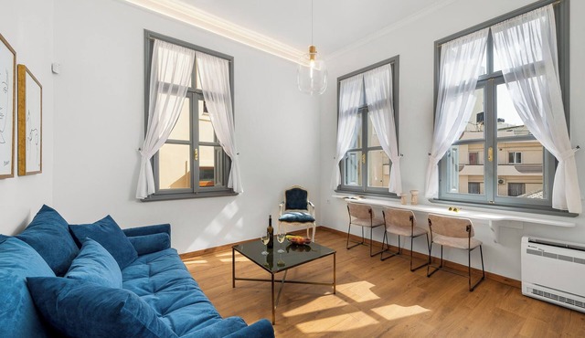 Handakos Luxury Suite by Hospi