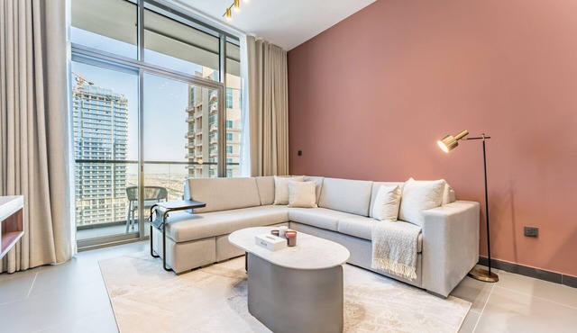 High-Rise 1BR with Lake and City Views and Minutes to Metro, MBL Royal, JLT