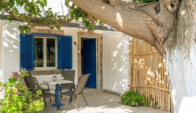 Holiday Home '12 Perasma Kypri Beach Apt' with Private Terrace, Wi-Fi and Air Conditioning