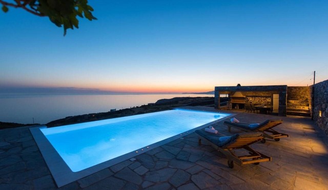 Holiday Home 'Blue Paradise Villa' with Private Pool, Wi-Fi and Air Conditioning