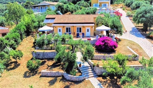 Holiday Home "Nora" with 2 Apartments and Shared Pool - Sea Breeze 1