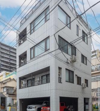 Home suite Home Ryogoku - Perfect for Families and Groups, Spacious 197m2 Home with 8 BR & 3 BA, Up to 15 ppl with Parking and 3 Stations
