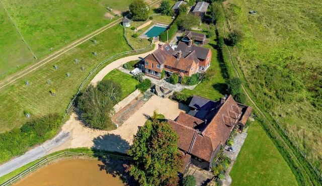 Incredible Countryside Getaway with Tennis Court!