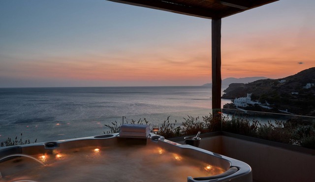 Ios Grand Pool Suites