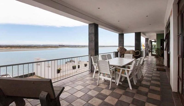 Isla Riverside Lodge