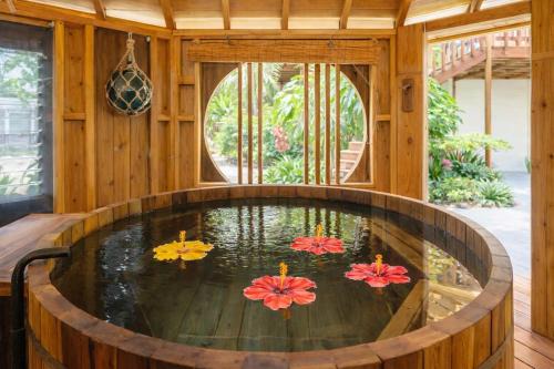 Island Breeze - Round House with BBQ - Wooden Hot Tub - Beach