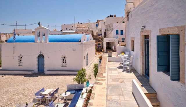 Kambos House
