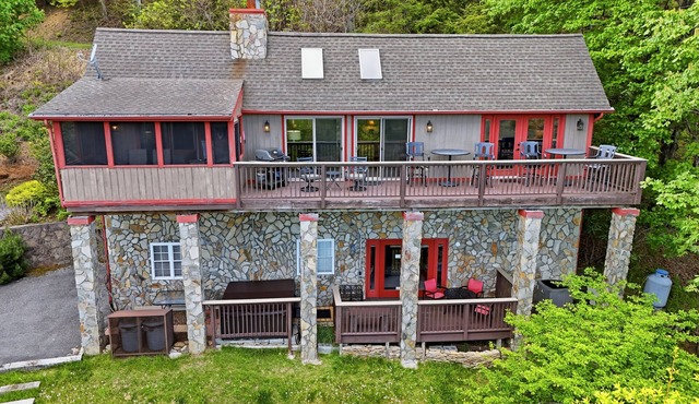 Kick App VIEWS! Mt Cabin w/Hot Tub +Fireplace