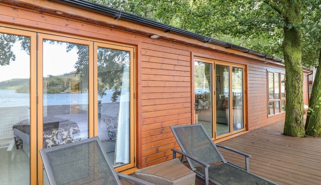 Lakeside Lodge