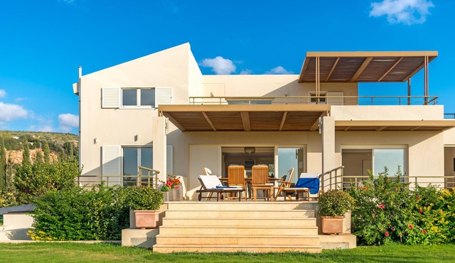 Legrena Beach Villa in Sounio (just meters away from a quiet sandy beach)