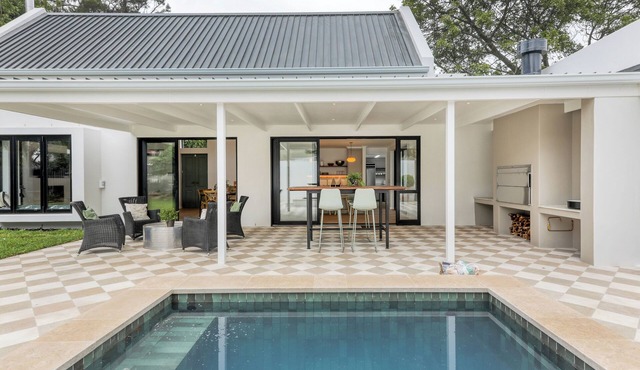 Light-Filled 2-Bed Cottage | Plunge Pool & Braai