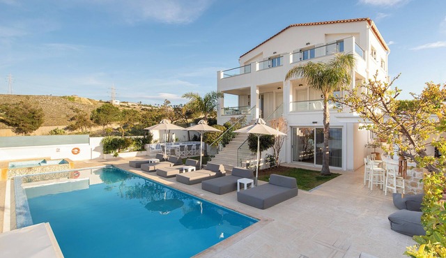 Luxury 6 Bedroom Villa, Family-friendly, 45 m2 Private Heated Pool, Jacuzzi