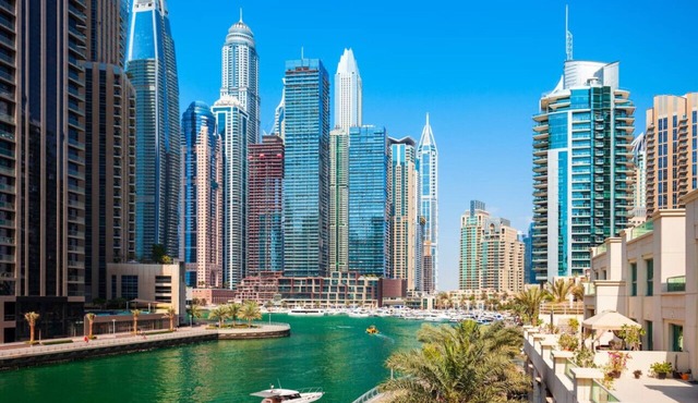 Luxury Apartment with Beautiful Burj Khalifa View