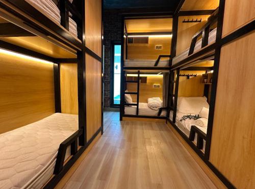 Luxury Hostel Bedspace in Downtown Near Emirates Towers Metro