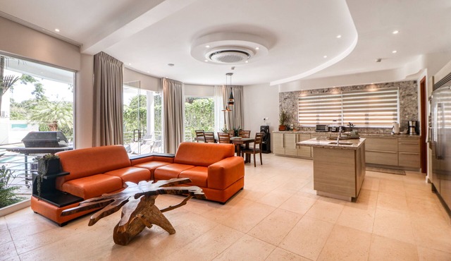 Luxury pool-front condo with private hot tub, balcony, fast WiFi - snowbirds OK